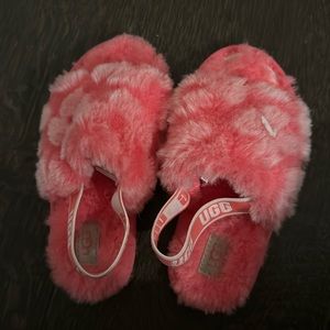 Girls pink comfy UGG sandals. Size 11 great condition